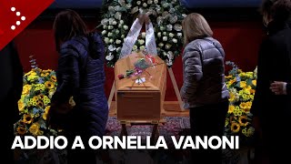 Milano rende omaggio ad Ornella Vanoni: la camera ardente al Piccolo Teatro Grassi