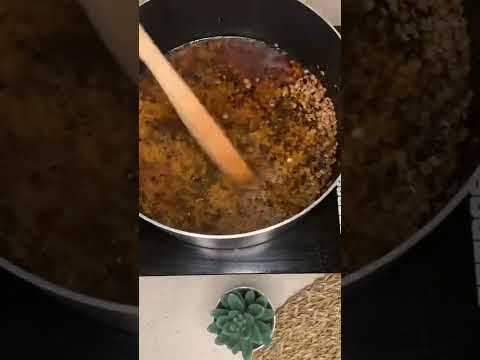 مجدرة حمرا على الطريقة اللبنانية و بطنجرة وحدة