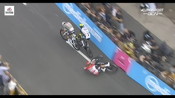 Amazing sprint from Biniam Girmay 🇪🇷 against Mathieu Van der Poel 🔥