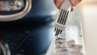 Video: Joseph Joseph CleanTech 3-in-1 Spot Cleaning Tool Spazzola Compatta con Raschietto