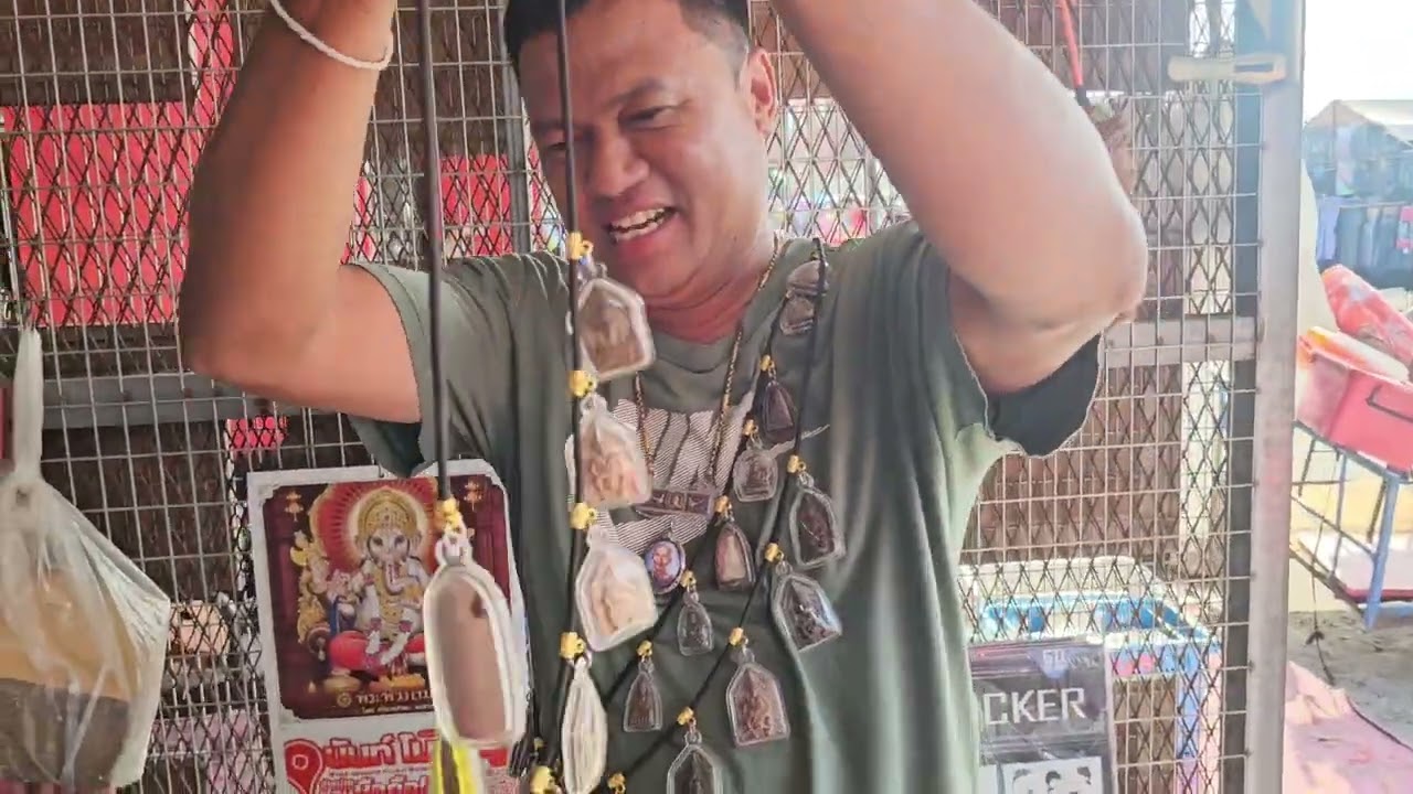 ตลาดนัดสังกะสีมีร้านพระใหญ่มากๆจะได้อะไรไปดูกัน