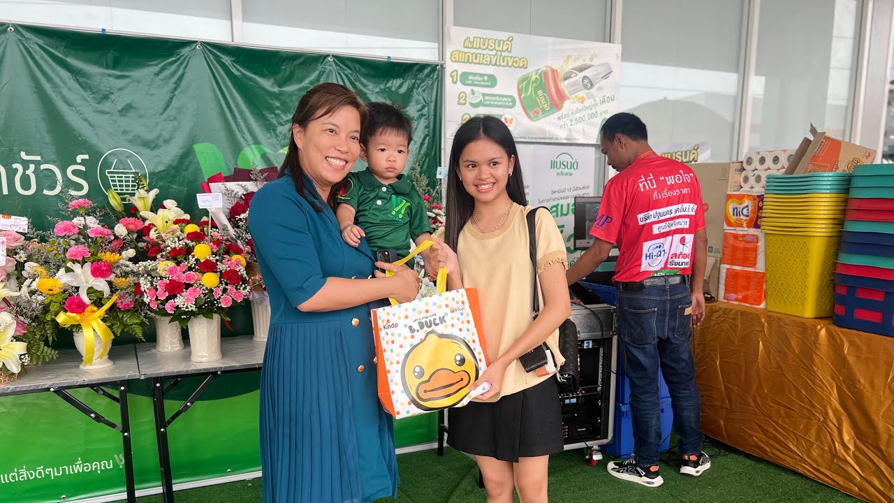 เป็นนักร้องเขาขอมาก็ต้องจัดหน่อย…เป็นสาวนครชัยศรี…แล้วนี่