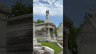 Above-ground burial chamber in Metairie Lakelawn Cemetery in New Orleans #cemetery #grave #burial
