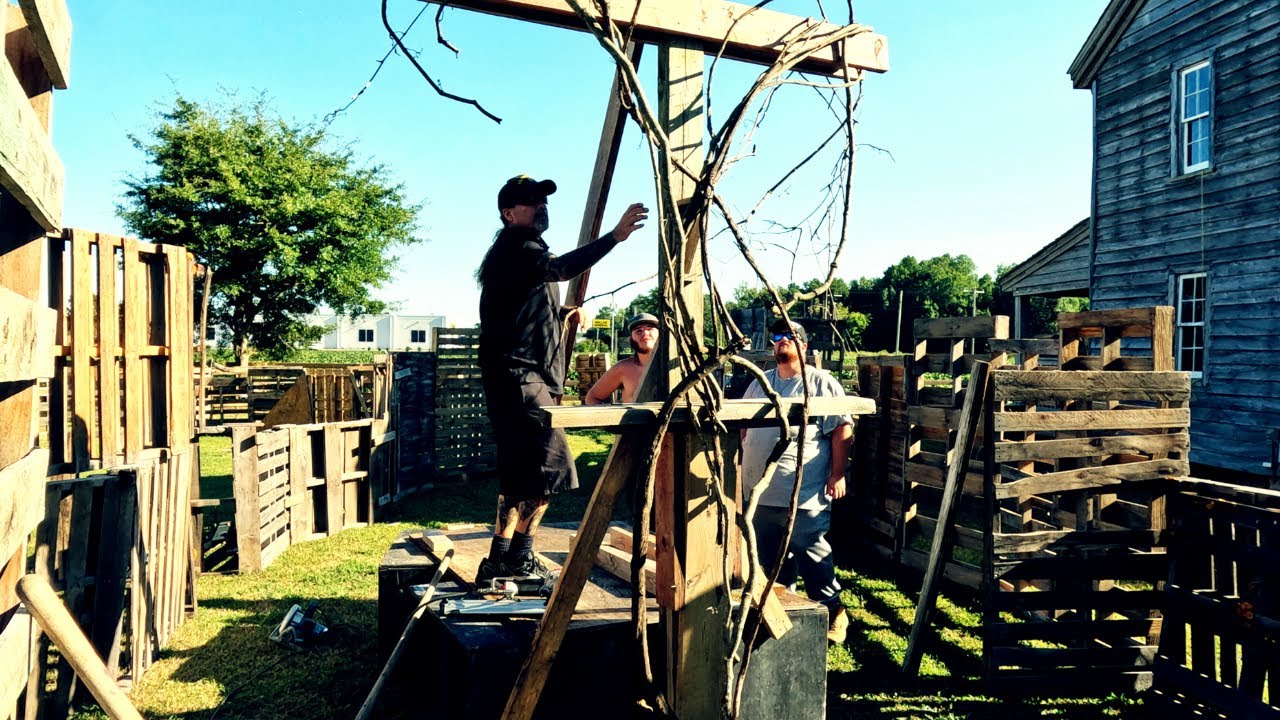 BUILDING A HAUNTED HOUSE The Outer Banks