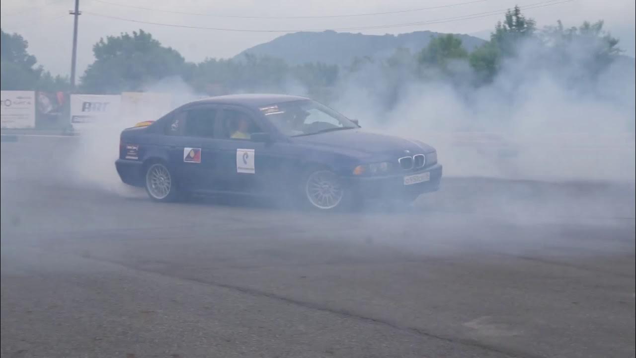 Крутил пятаки. Заднеприводный прикол. Пятак дрифт. Как на жиге крутить пятака. Волга дрифт.