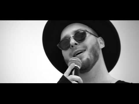 Video: Hoe Om 'n Band Te Oorklok