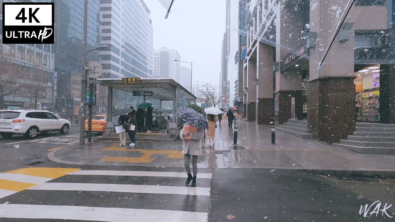 Walking in the Snow in Hongdae Street, Seoul, Korea -  4K City Sounds ｜홍대