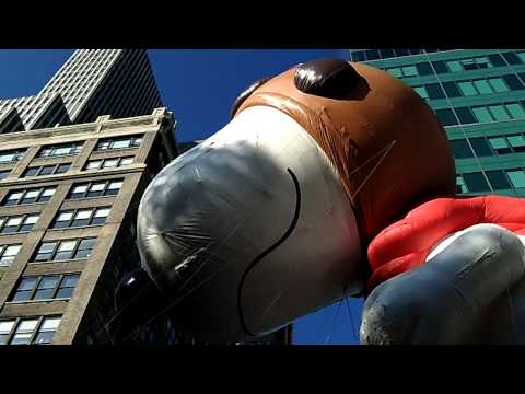 Thanksgiving Day Parade NYC 2011 Flying Snoopy And Peanuts NYCParadelife