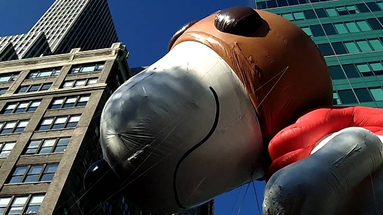 Thanksgiving Day Parade~NYC~2011~Flying Snoopy and Peanuts~NYCParadelife - YouTube