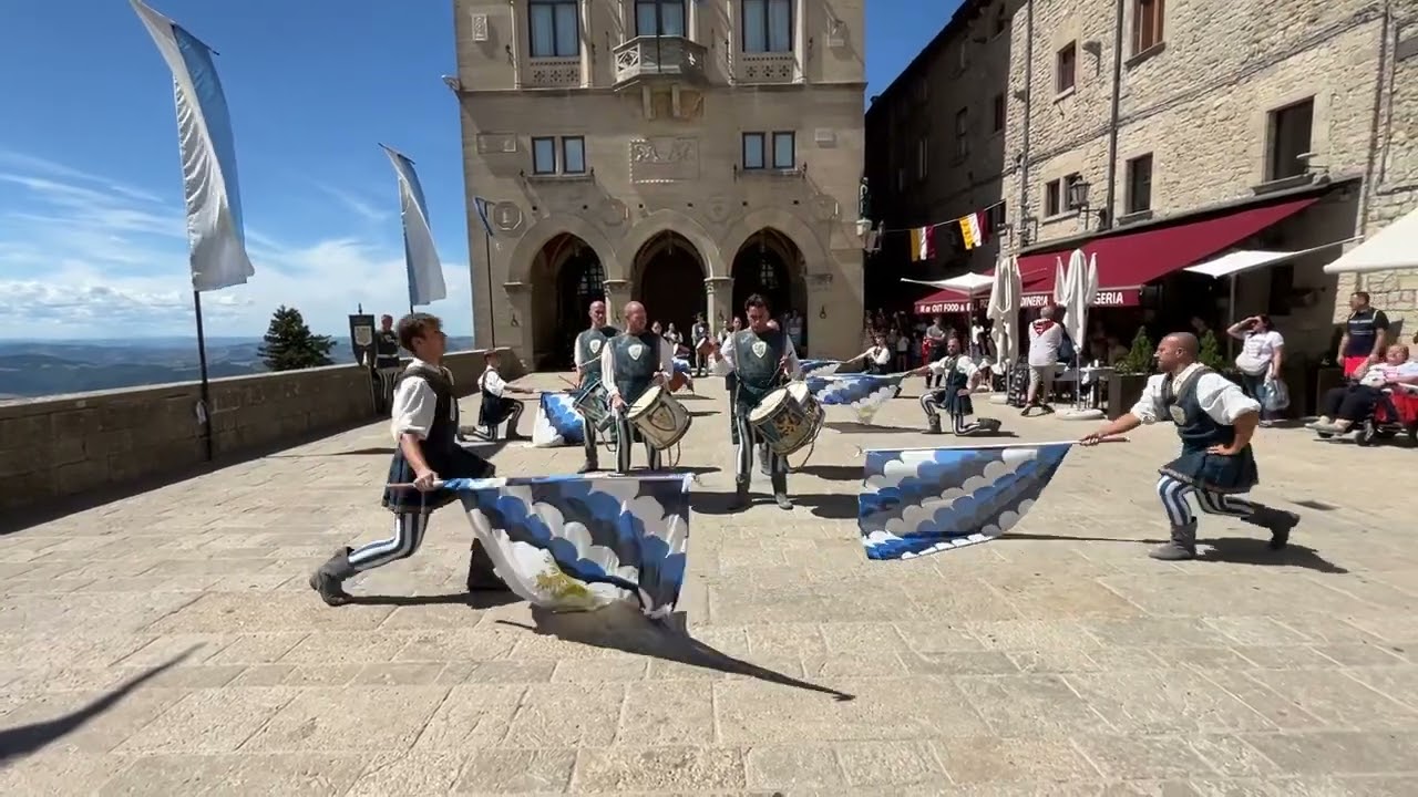 Sbandieratori e tamburini Canneti alle Giornate Medioevali di San Marino 2025