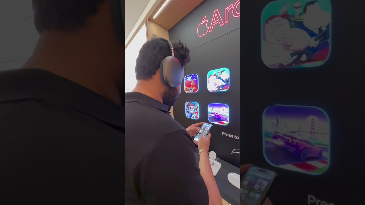 Experience Apple Arcade at Delhi store 