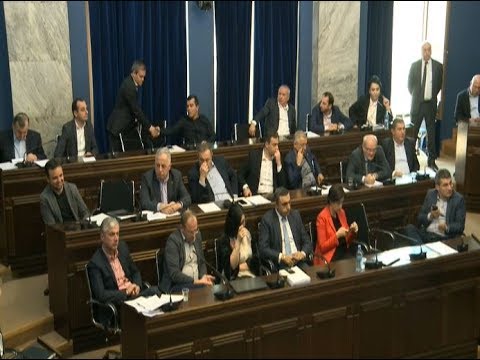 როგორ იქცევით? - კამათი და ხამური პარლამენტში გიორგი მიქაუტაძის მოსმენისას