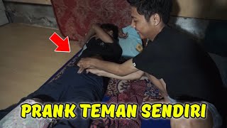 PRANK TEMAN SEDANG TIDUR LIHAT REAKSINYA..