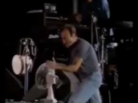 Genesis I Can't Dance (Knebworth 1992) - YouTube