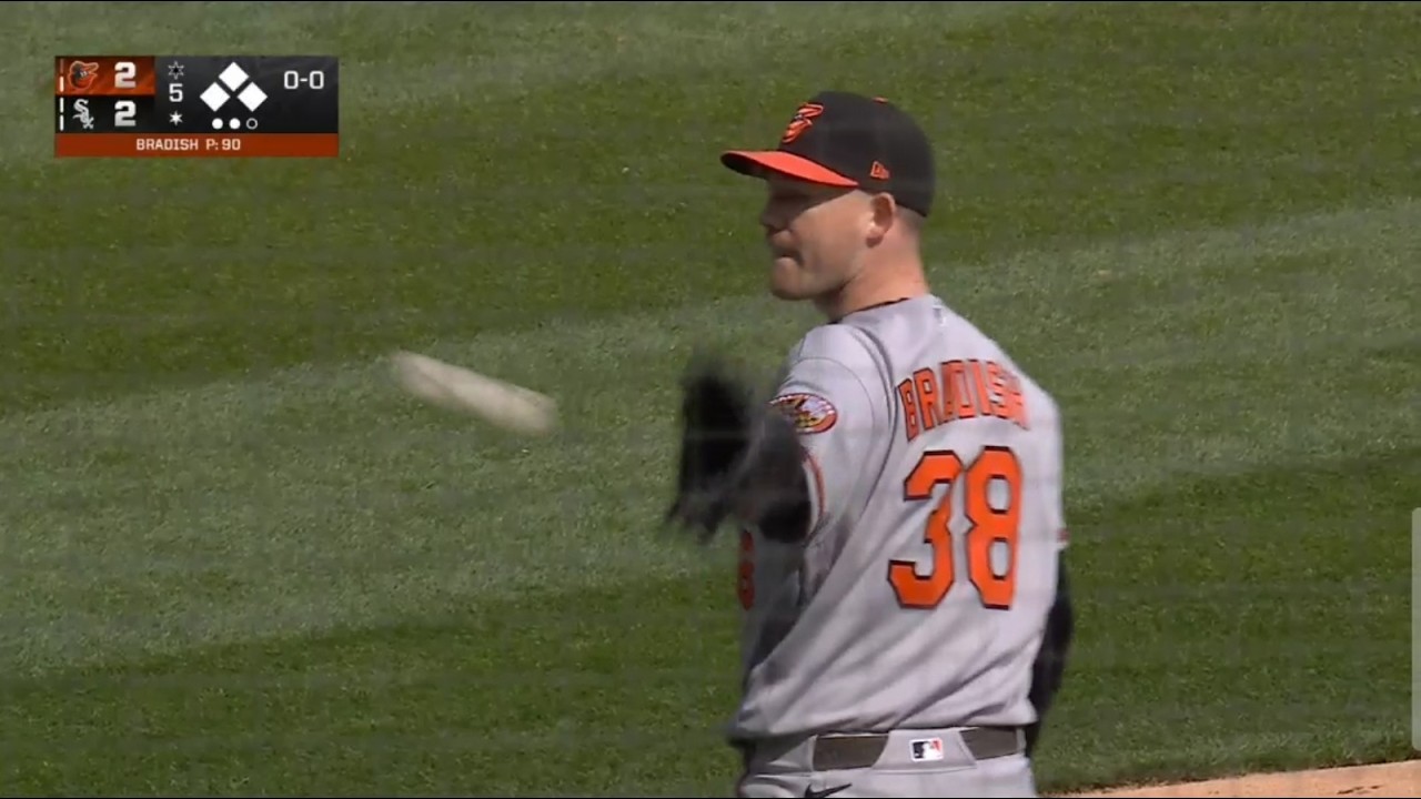 Orioles pitcher made one of laziest plays of the year so far