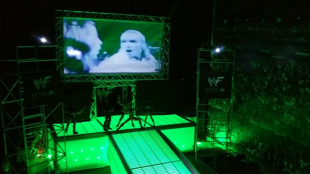 Custom Raw Is War Arena with working TitanTron 