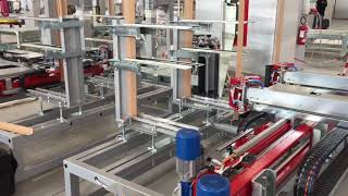 Sistema Di Metti Angolari Di Cartone Su Avvolgitore Automatico Film