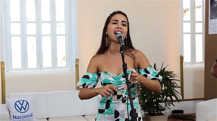O Canto da Lira - Caroline Melo