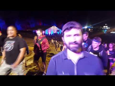 FREESTYLE SKATEBOARDING WITH FOO FIGHTERS, VANS DEMO