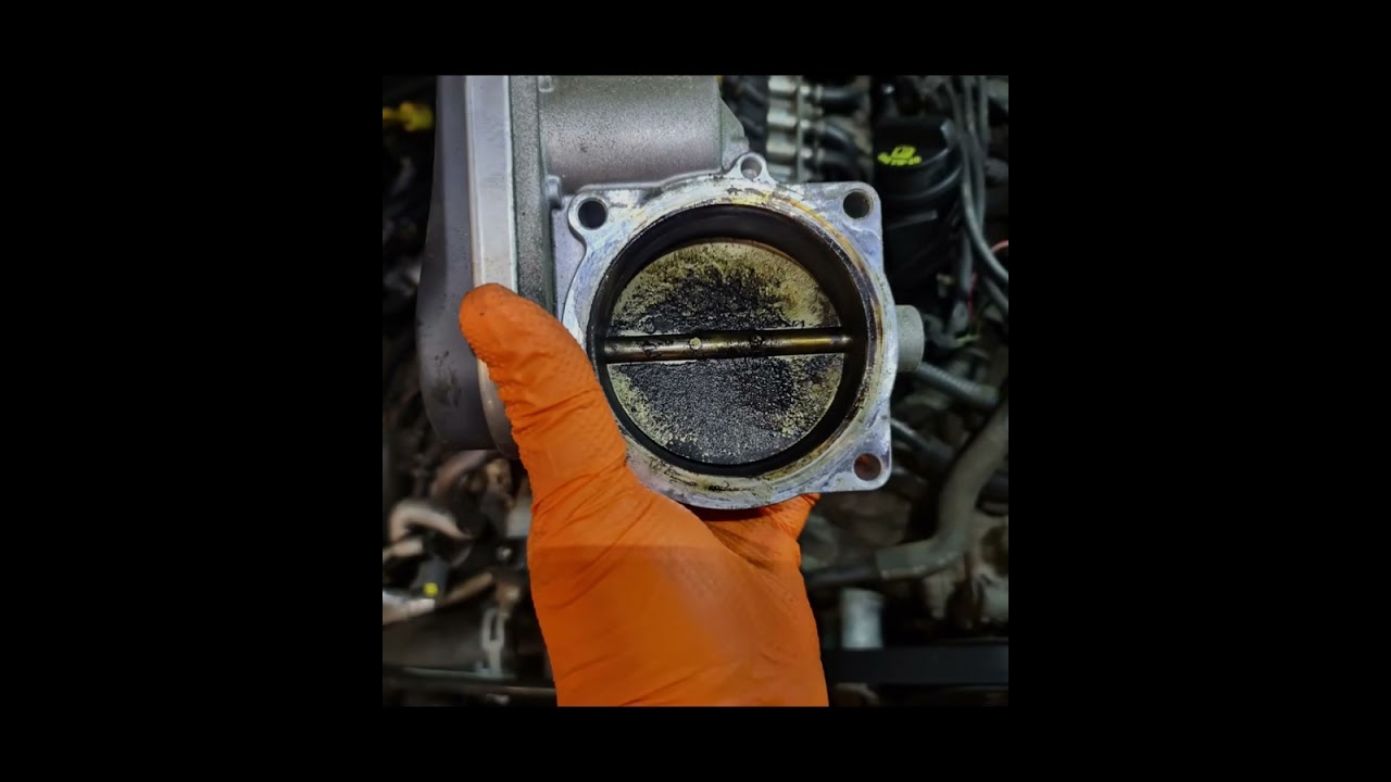 Jeep Grand Cherokee WH III Hemi 2005, Throttlebody Cleaning