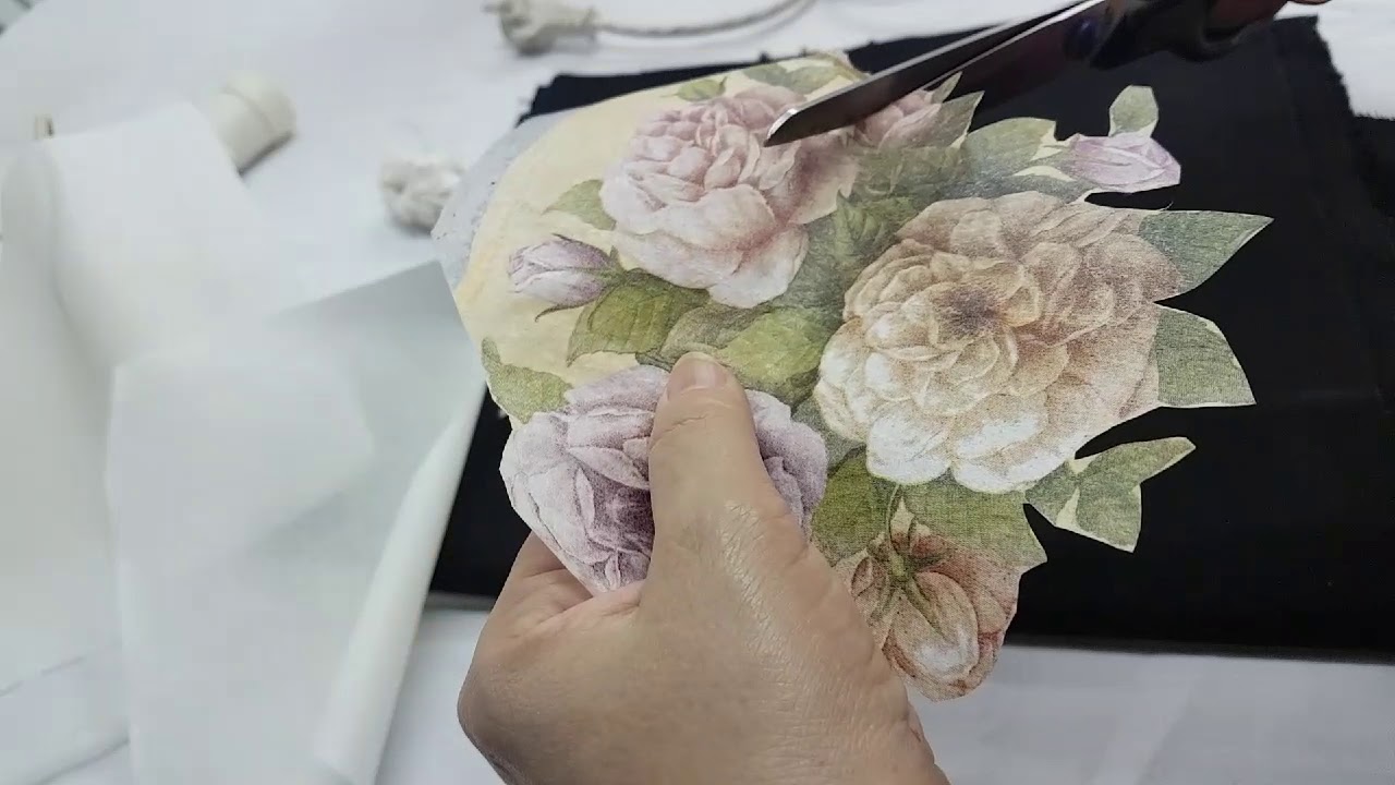 حصريا - ورق الديكوباج مع ورق الجيلاتين  على الثوب - مع كلثوم .