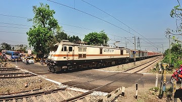 Train vs Crossroad Furious Bullet Like Express Train Dangerous Speedy Skipping Rail Gate
