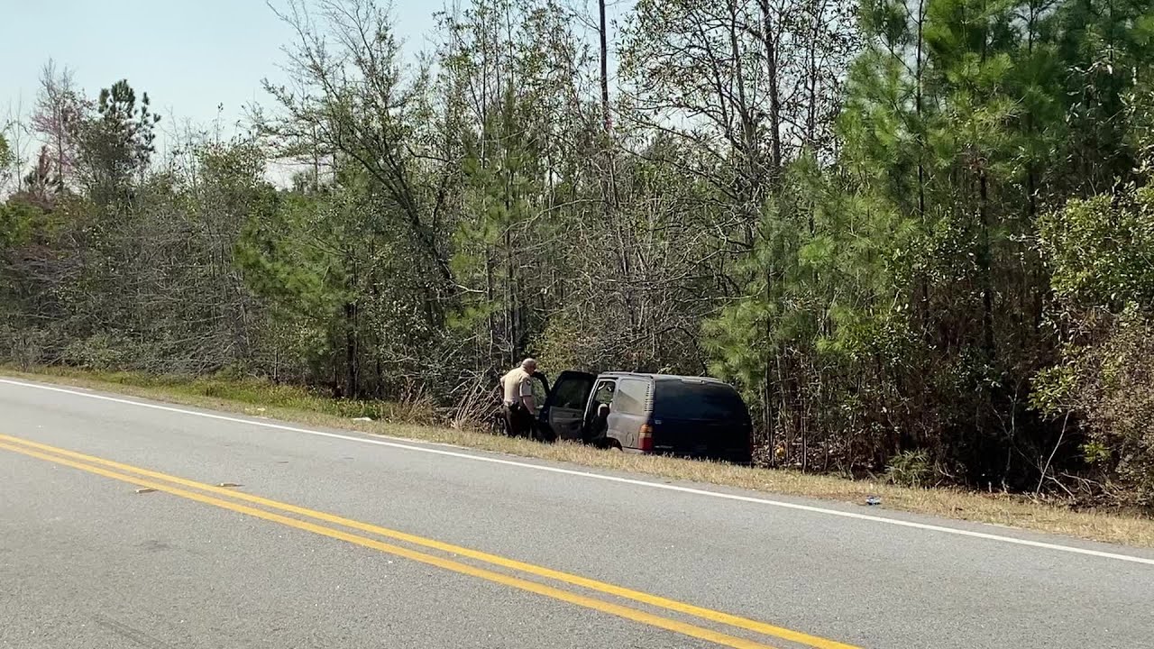 Chase in Effingham County leads to crash, manhunt - YouTube