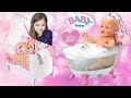 Baby born soft touch dort dans son lit magique et se lave dans sa baignoire 