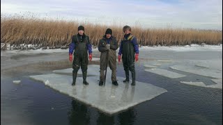 Спасаем Рыбу В Пруду, Вскрываем Лёд На Осушителе