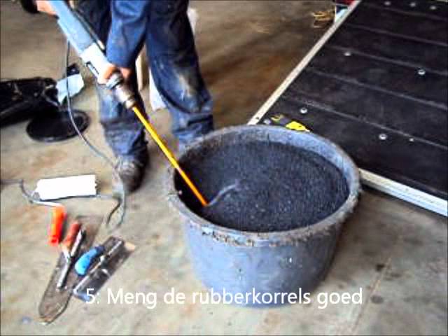 gelei Versterken bijnaam Horsefloor Rubber gietvloer - Montage in trailer - YouTube