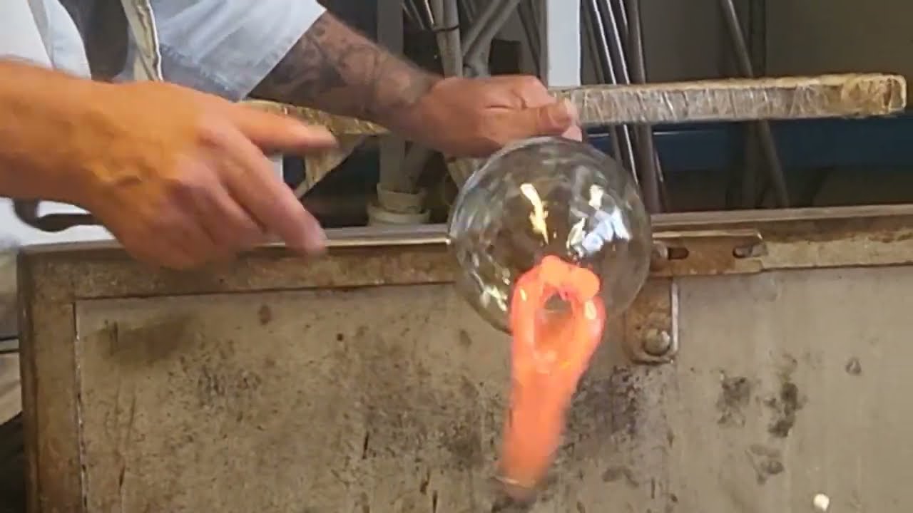 Estamos na Itália, venha conhecer a técnica do vidro de Murano.