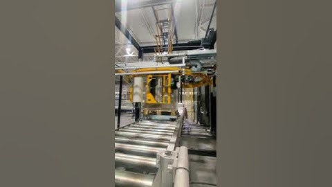 Fully automatic pallet wrapping machine