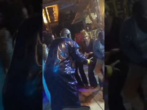 Titre : Mbarodi - joué à Caméléon (Toubab Dialaw)