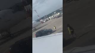 Thumbnail for Ja kush i përcjell në aeroport kryeministrin Rama dhe bashkëshorten!