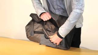 timbuk2 especial claro messenger bag Cloaked in a black on black Timbuk2 Especial Stash Messenger