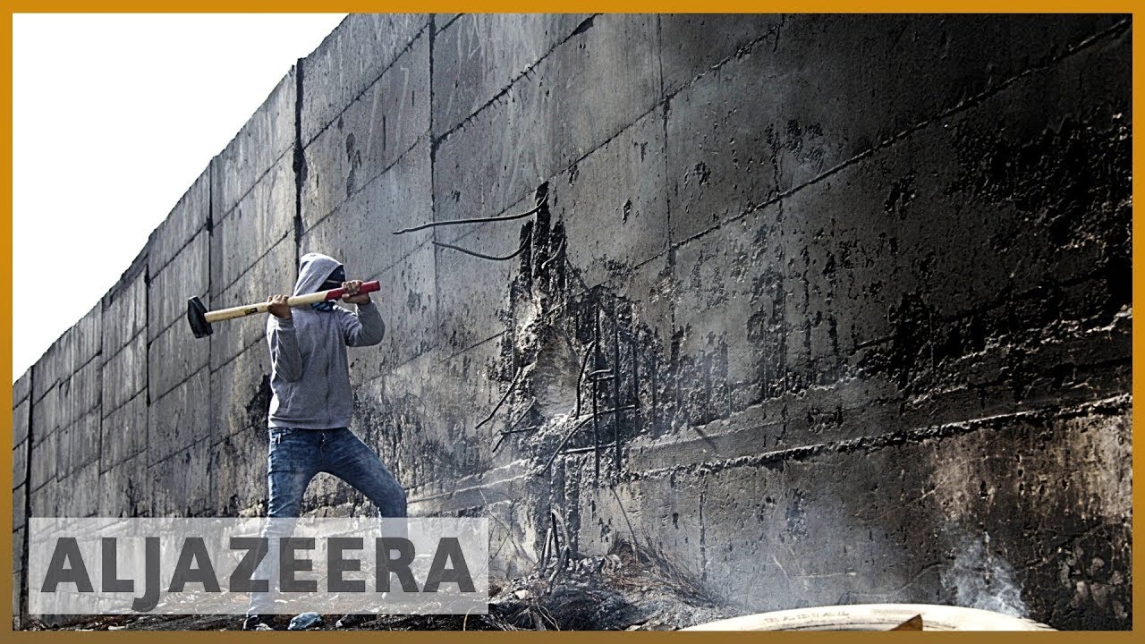 فنان فلسطيني: جدار الفصل الإسرائيلي رمز عنصري مخيف