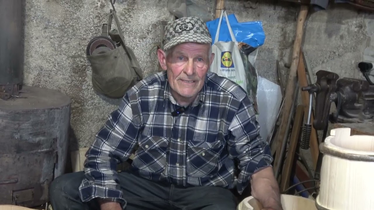 Stari zanati - proizvodnja - sklapanje drvenih kaca za sir