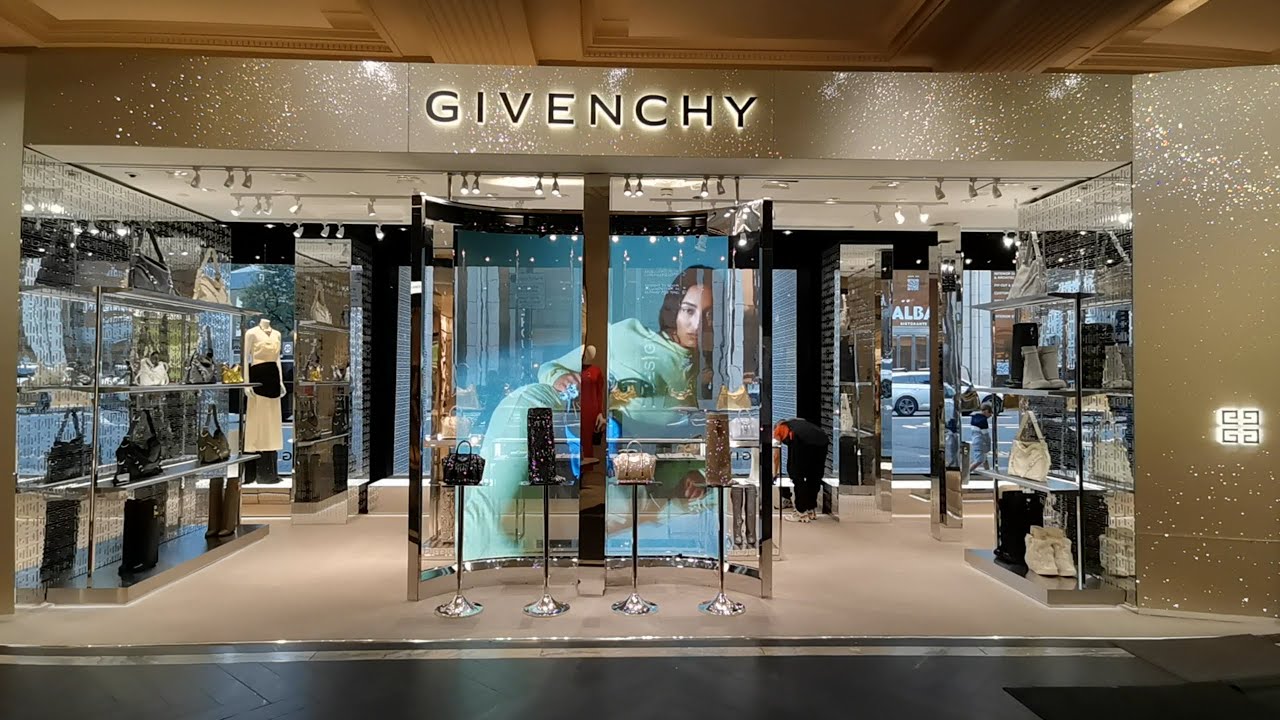 MUXWAVE x Givenchy