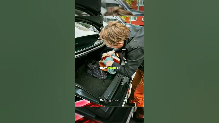 This man did everything he could to help the old beggar woman #kindness #kindnessmatters #humanity