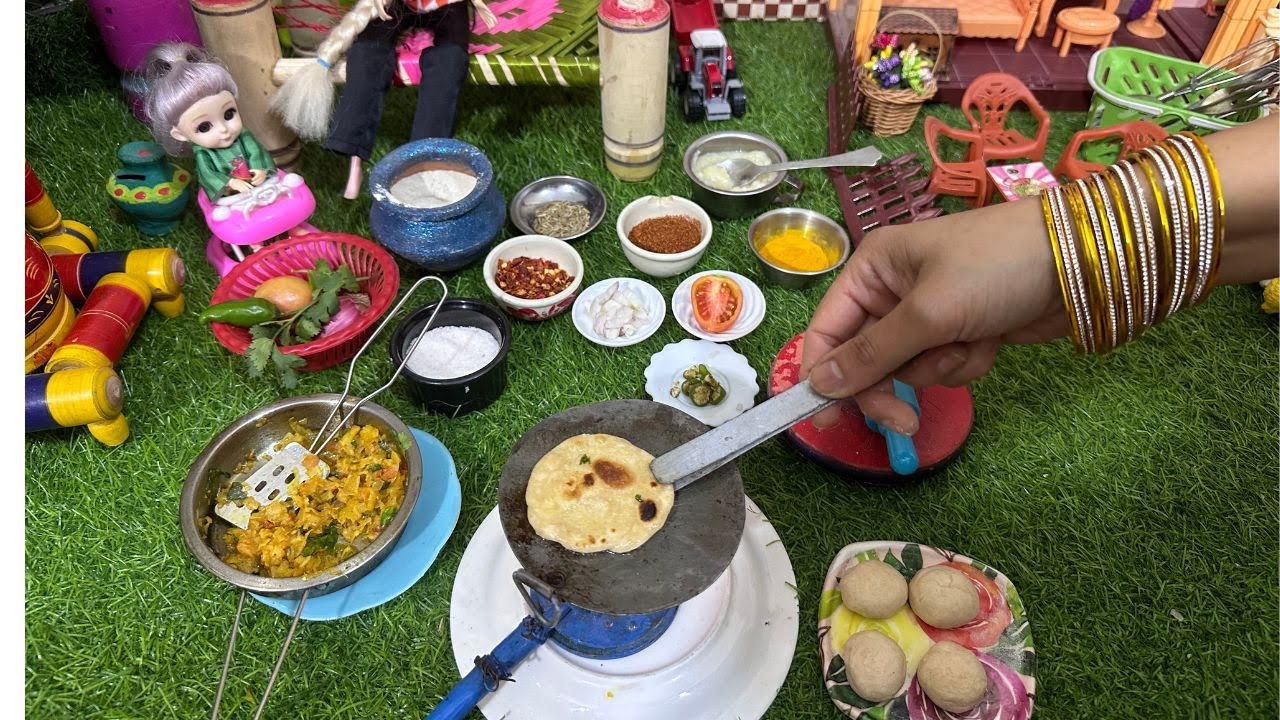 miniature-redish-paratha-with-tea-yummy-punjabi-style-man-breakfast