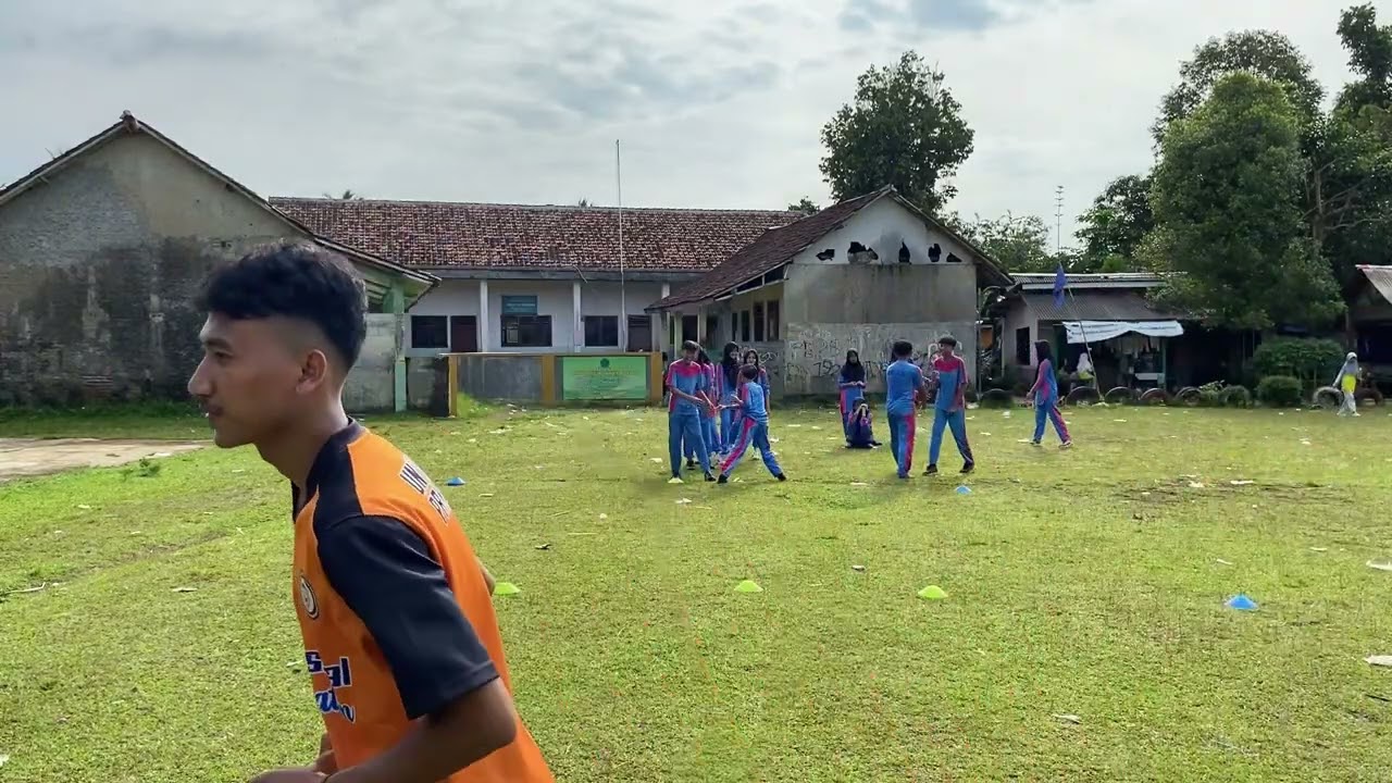 Pembelajaran PJOK Materi Sepak Bola ( Passing Bawah Menggunakan Kaki Bagian Dalam )