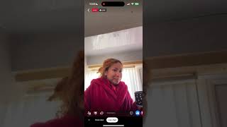 Download Lagu Odelia Vs Melania MP3