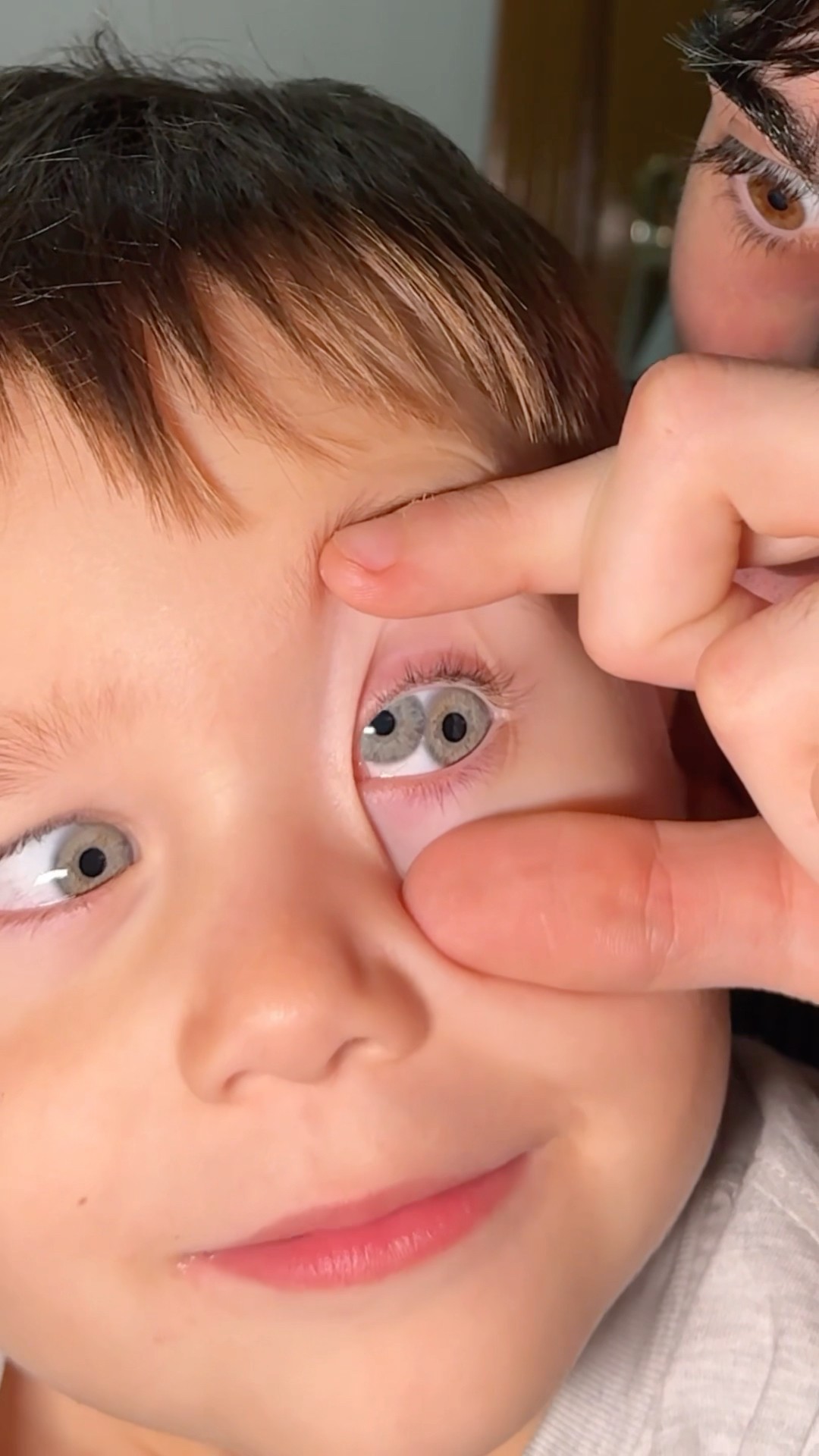 Mi Sobrino Robertito tiene 3 OJOS ?️