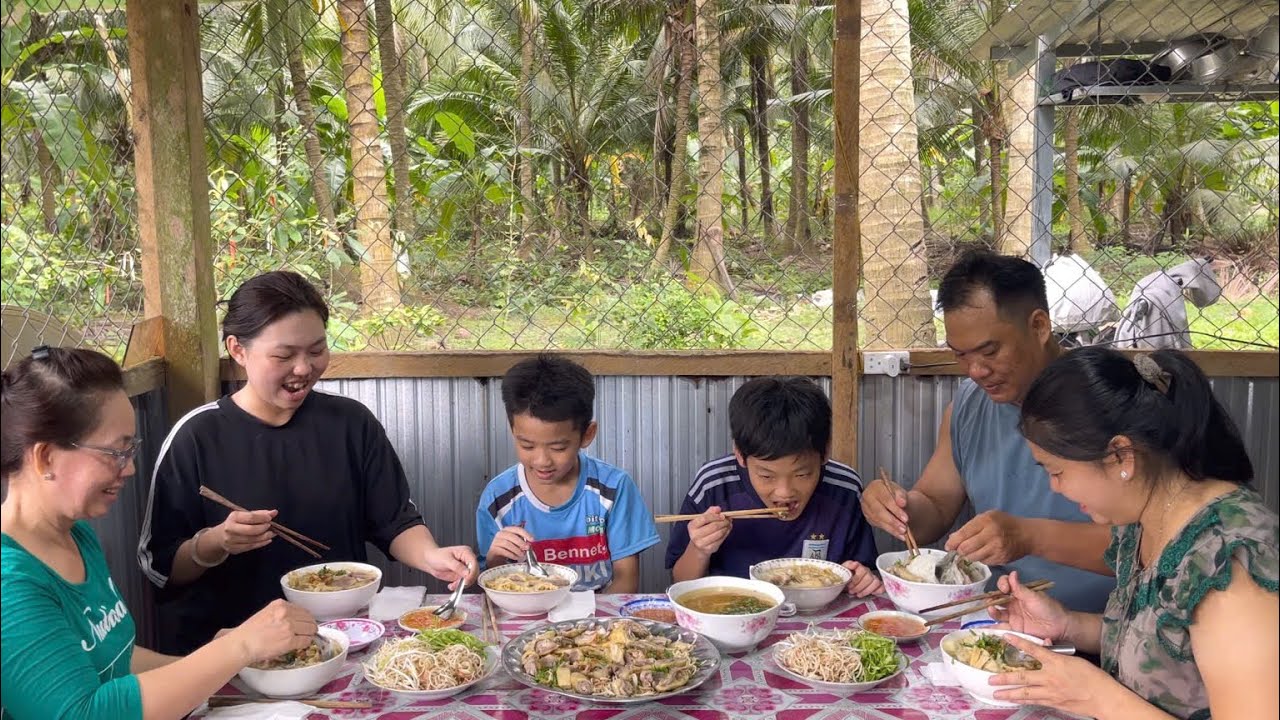 Bún Măng Vịt Thơm Ngon Đãi Cả Nhà Sau Ngày Chuẩn Bị Cơm Gửi Bà Con Trong Viện|Atml