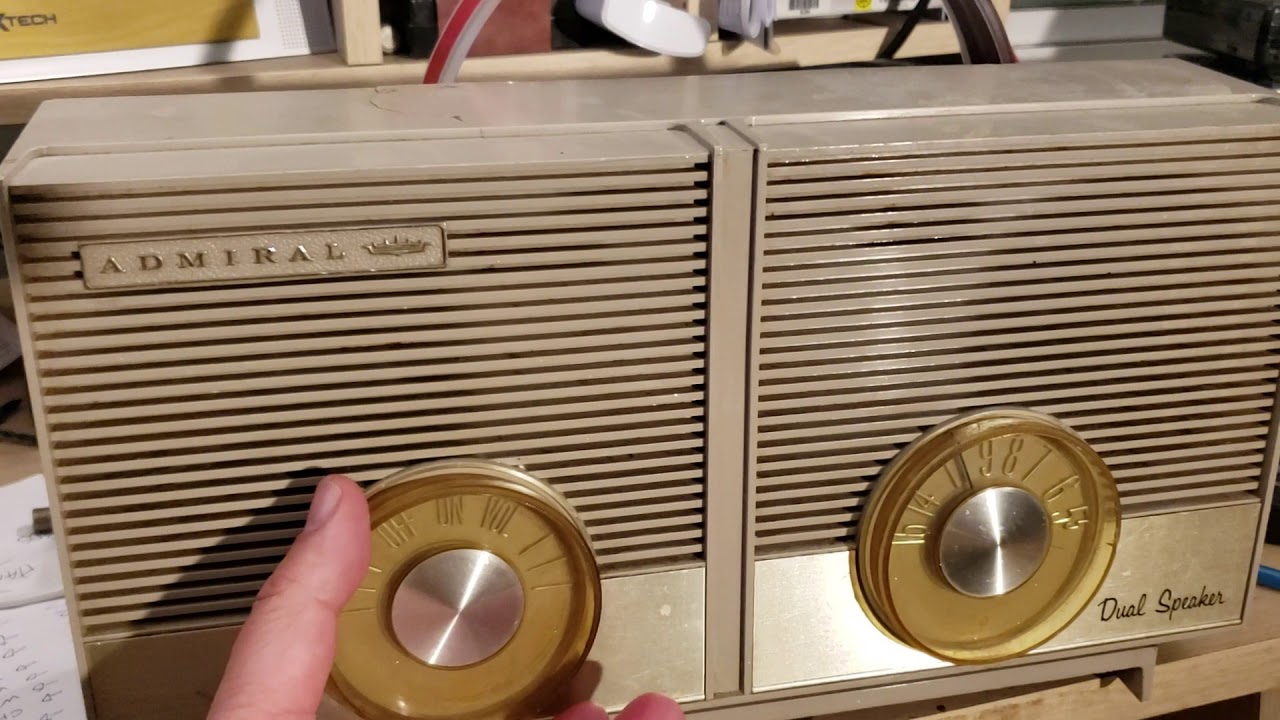 American Five AM radio Tube receiver 1030 kHz WBZ with Tecsun AN-200 mediumwave loop Antenna