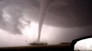 Incredible Minnesota Tornado Chase - Close Range intercept
