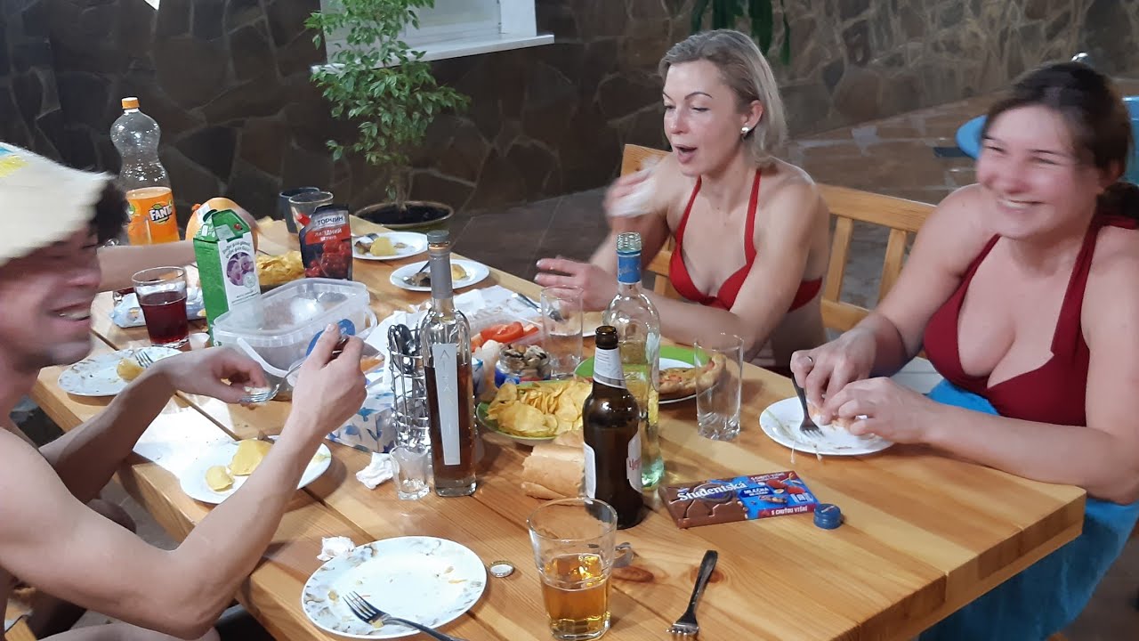 С мужиками отдохнули в сауне лишь одна согласилась составить компанию
