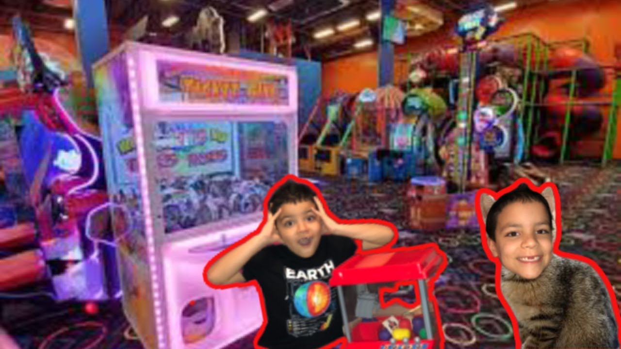 CLAW MACHINE (ARCADE CHALLENGE) - YouTube