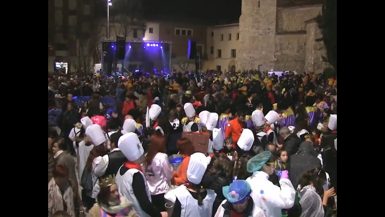 Milers de rubinencs surten al carrer per seguir la rua del Carnaval 2016