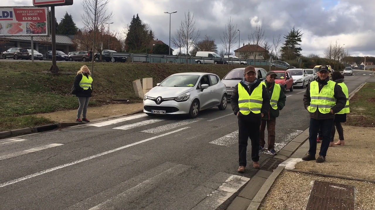 Vidéo Chinonais Le Samedi 24 Novembre Des Gilets Jaunes